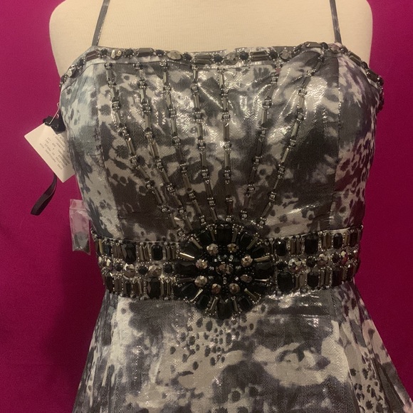 NWT Simon Chang Size 10 sequin cocktail dress. Metallic silver and black - Picture 5 of 10